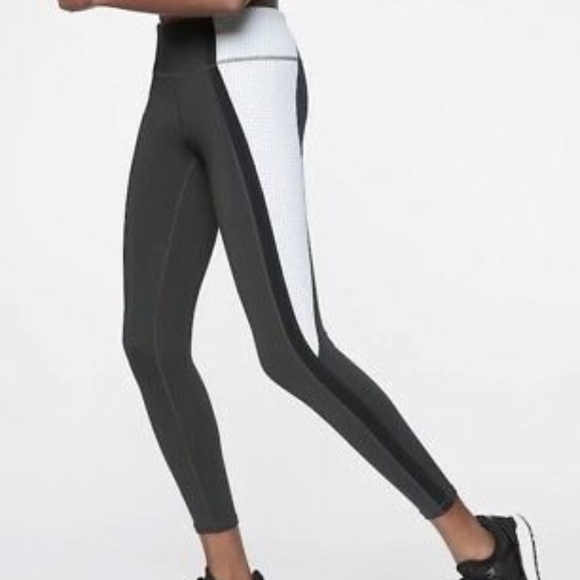Athleta Pants - NWOT Athleta Black Dot Contender Leggings